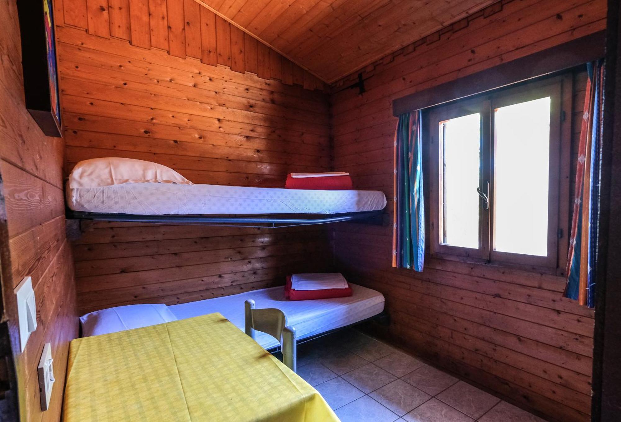 Campeggio Trevisago Iris Park Moniga del Garda Rom bilde