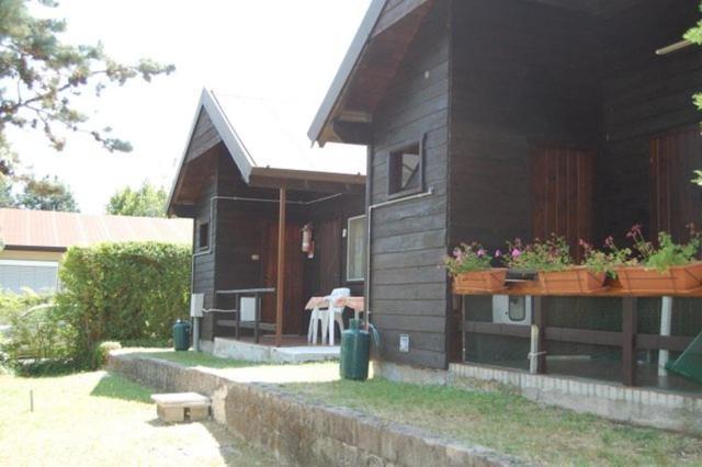 Campeggio Trevisago Iris Park Moniga del Garda Rom bilde
