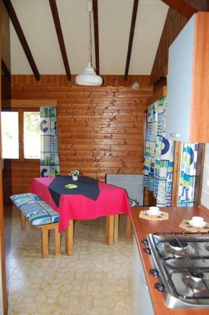 Campeggio Trevisago Iris Park Moniga del Garda Rom bilde