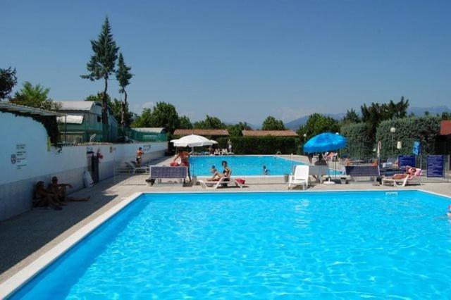 Campeggio Trevisago Iris Park Moniga del Garda Rom bilde